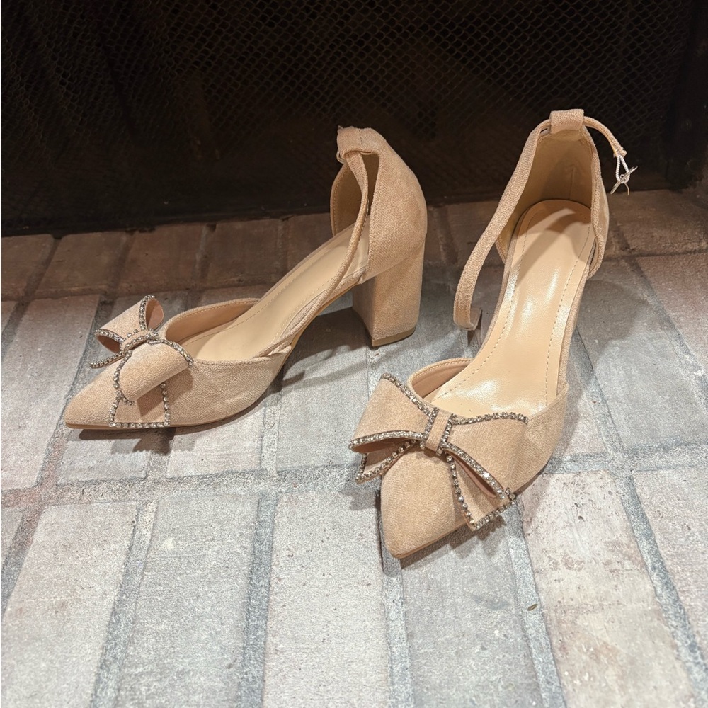 Elegant Tan Heels with Bow Accent